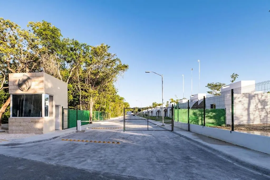 The Smurfs Townhome. Pool / Free Parking. Puerto Morelos Holiday home