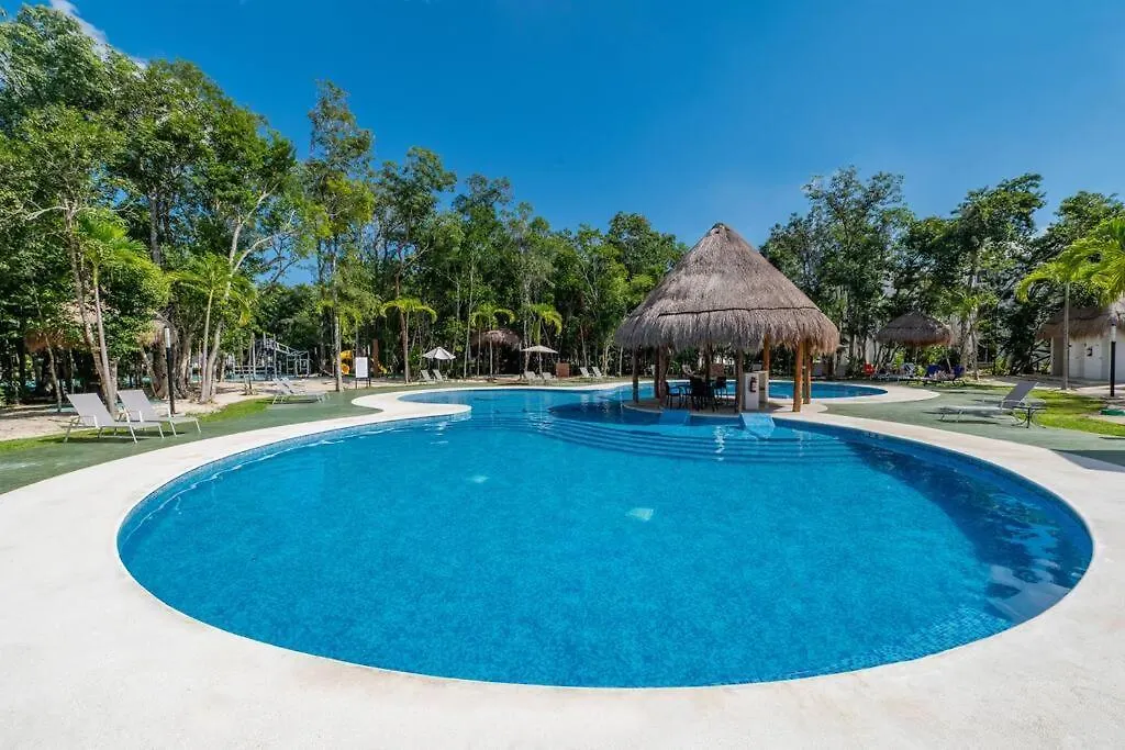 The Smurfs Townhome. Pool / Free Parking. Puerto Morelos Holiday home